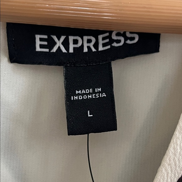 Express Abstract Print Black White Synched waist V neck dress size large - Picture 10 of 16